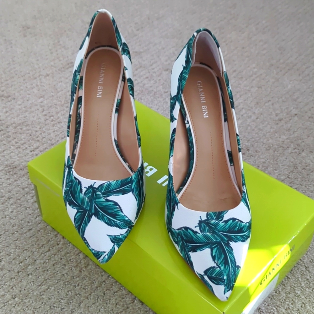 Gianni Bini White/ Green shoes 10M